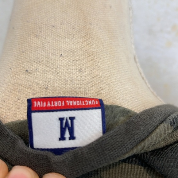 F45 Cropped Sleeveless Tee muscle camo tank FOXTROT - Picture 4 of 4